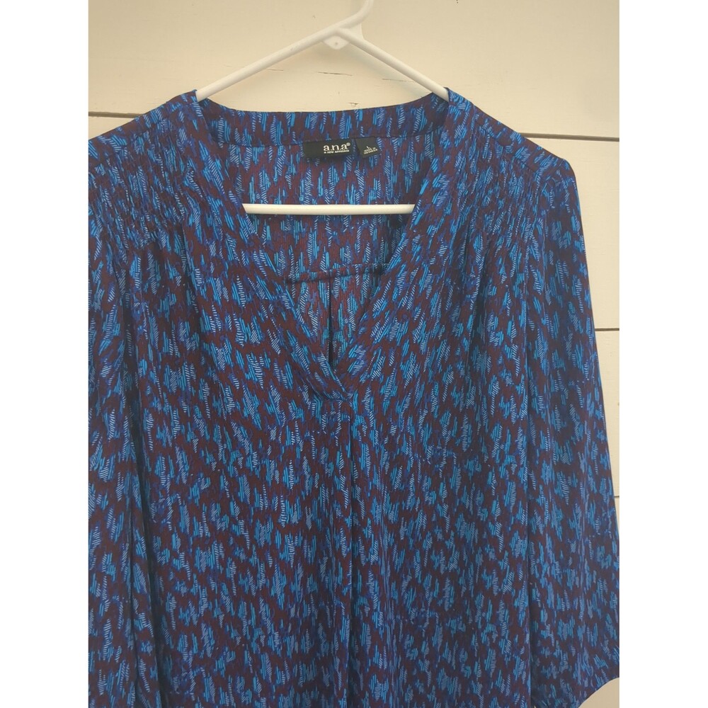 ana L Blue abstract 3/4 length sleeve top v-neck fall winter